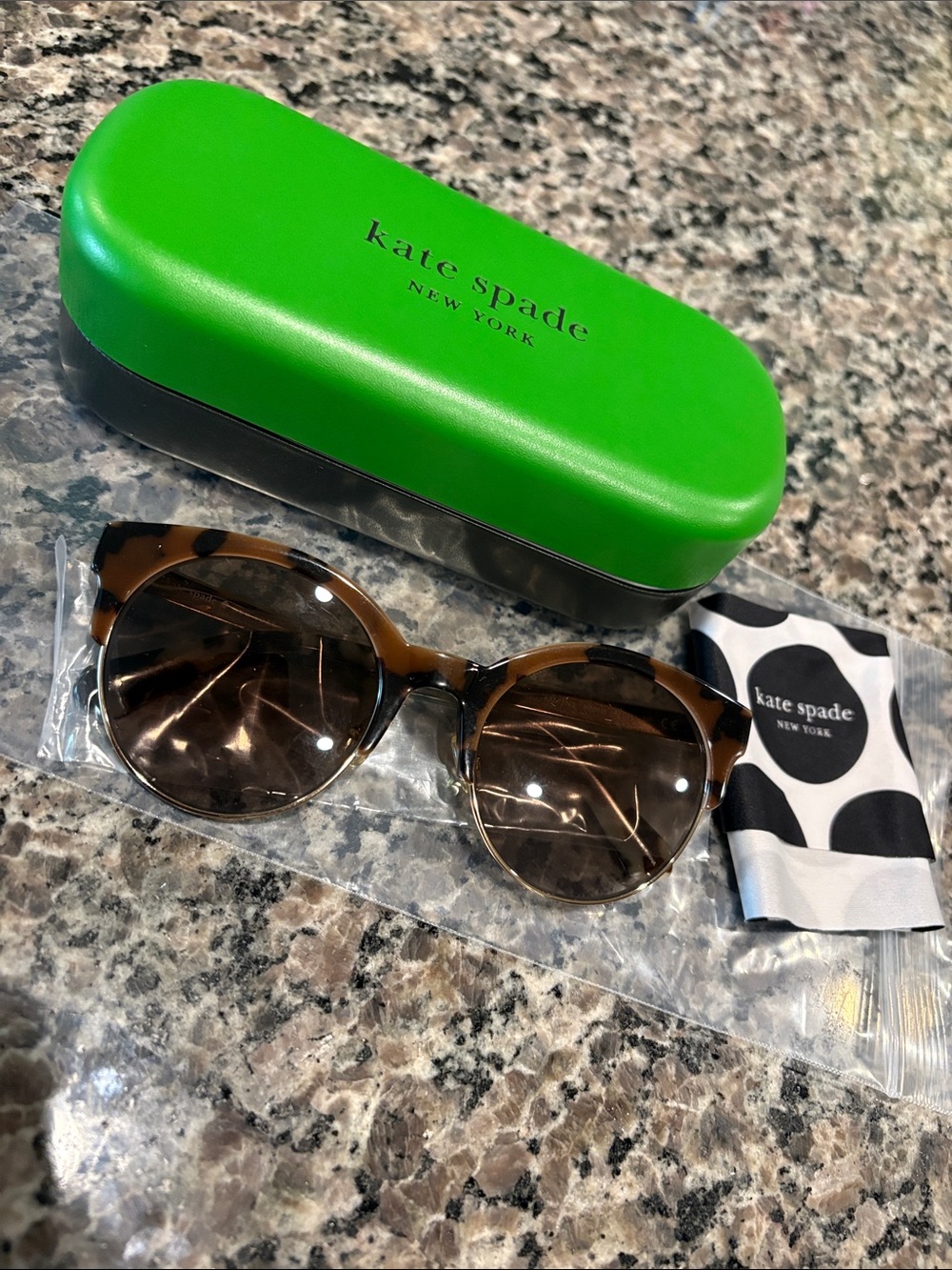 NWT Kate Spade New York Tortoiseshell Round Sunglasses with  Hard Case